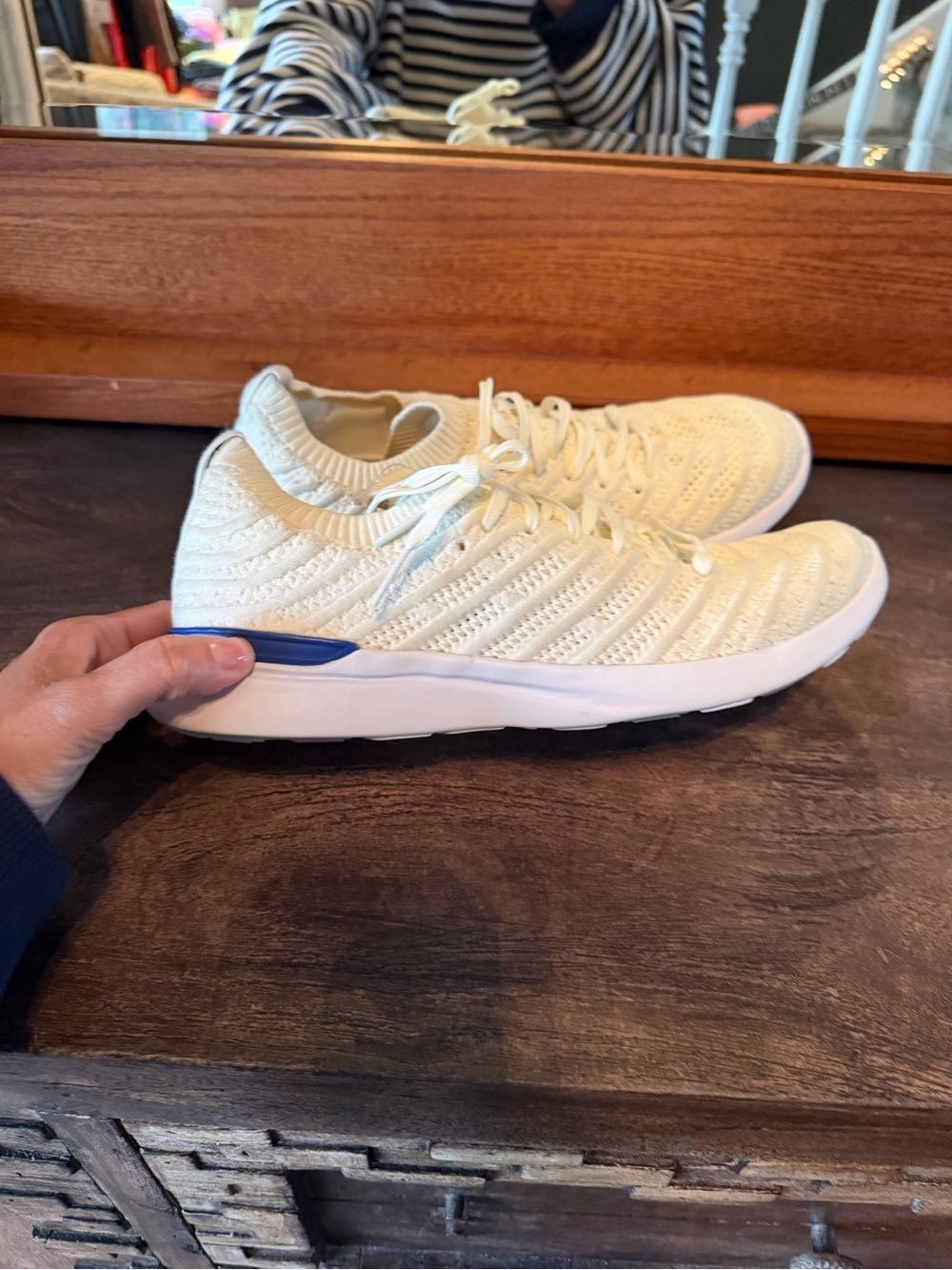 APL TechLoom Sneakers White Blue Trim Women’s Size 8 - Picture 2 of 9